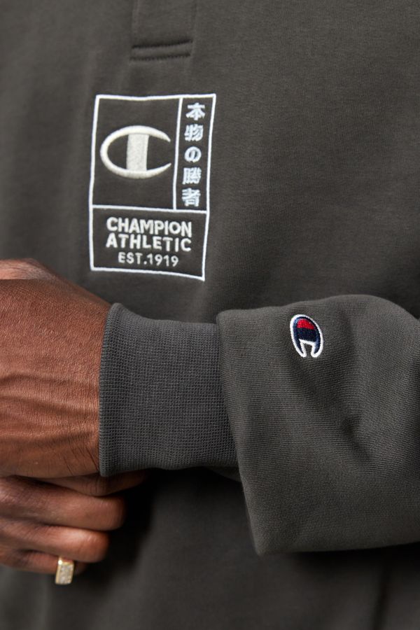 Slide View: 2: Champion UO Exclusive Black Japanese Boxy Sweatshirt