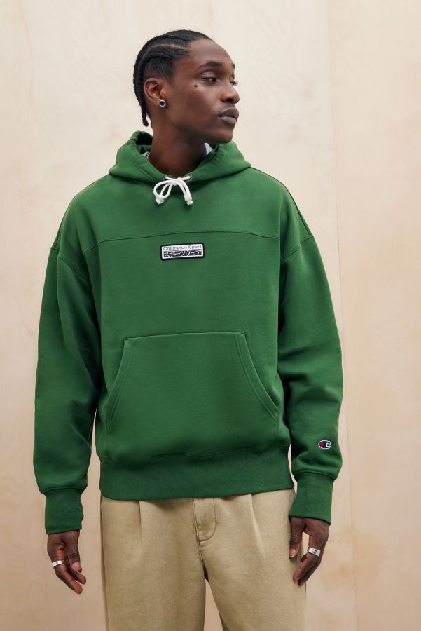 Slide View: 3: Sweat à capuche rétro vert Champion UO Exclusif