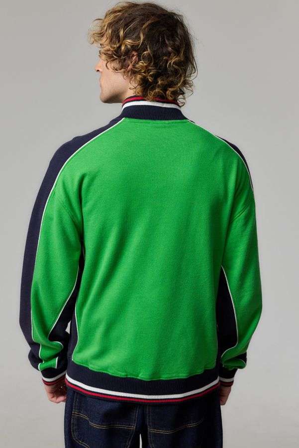 Slide View: 4: iets frans... Green Panel Track Top