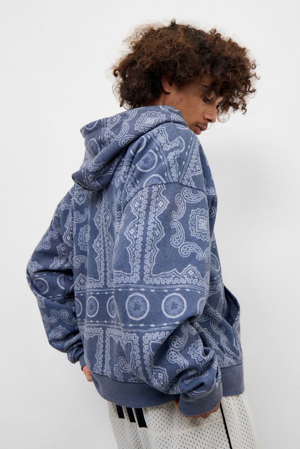 Slide View: 4: BDG Bandana Druck Kapuzenpullover