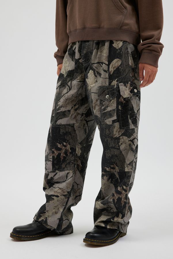 Slide View: 1: BDG Botanic Camo Print Cargo Pants