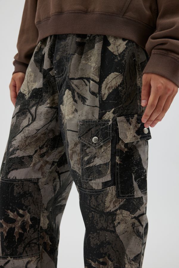 Slide View: 4: BDG Botanic Camo Print Cargo Pants