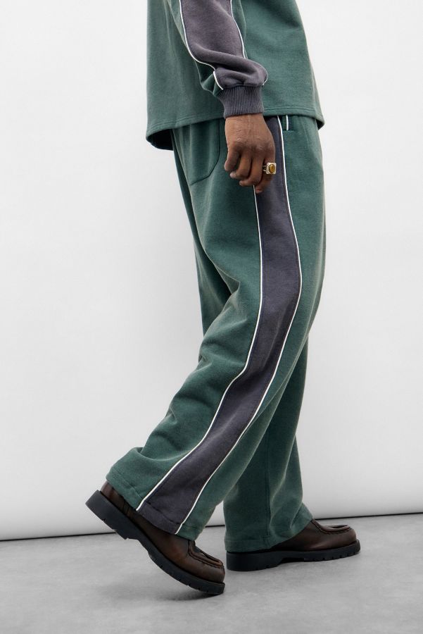 Vista diapositiva: 4: iets frans... Green & Navy Harri Panelled Joggers