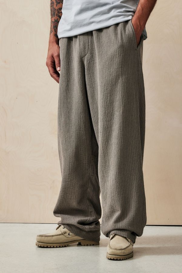 Vista de diapositivas: 1: Pantalones Texturizados Flood Gris Loom