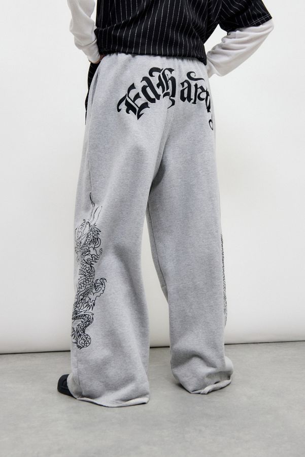 Vista diapositiva: 2: Ed Hardy UO Exclusive Grey Dragon Wide Leg Joggers