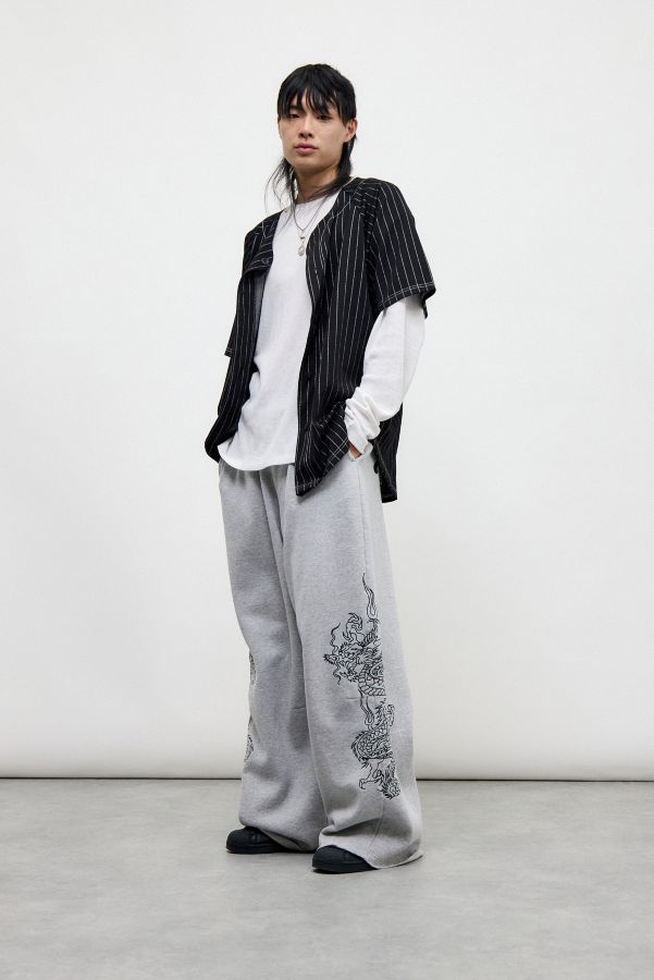 Vista diapositiva: 3: Ed Hardy UO Exclusive Grey Dragon Wide Leg Joggers