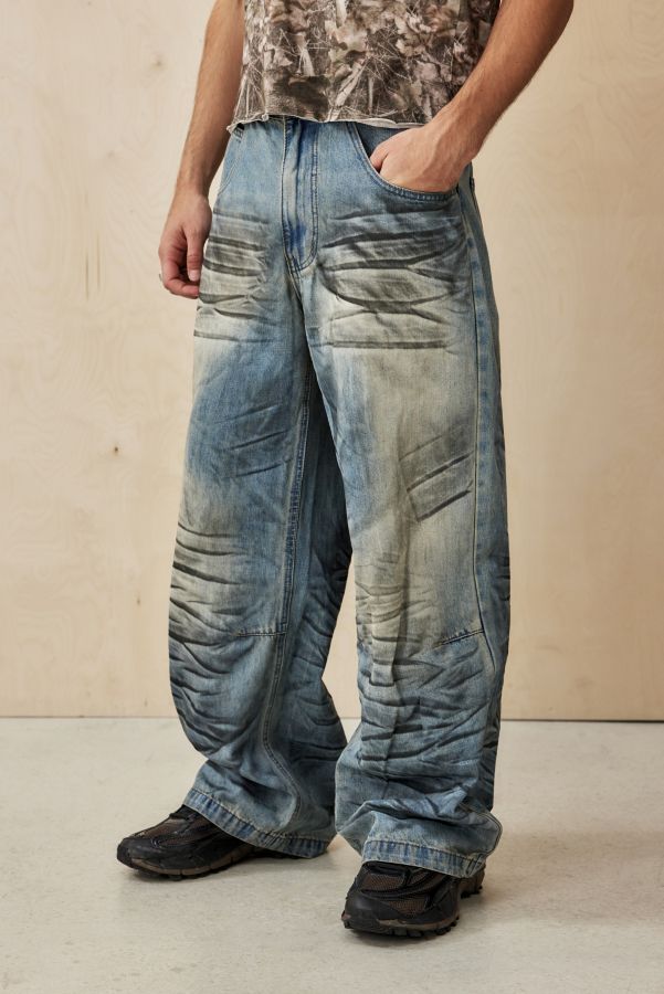 Slide View: 1: Jaded London Hellblau Airbrush Koloss Jeans