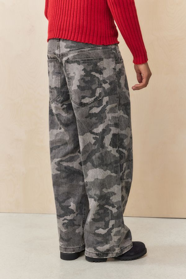 Slide View: 4: Jaded London Schwarz Camouflage Tief Taille Colossus Jeans