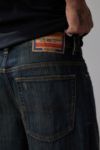 Thumbnail View 4: Diesel – Gerade geschnittene Jeans „2001 D-Macro“ mit dunkler Waschung