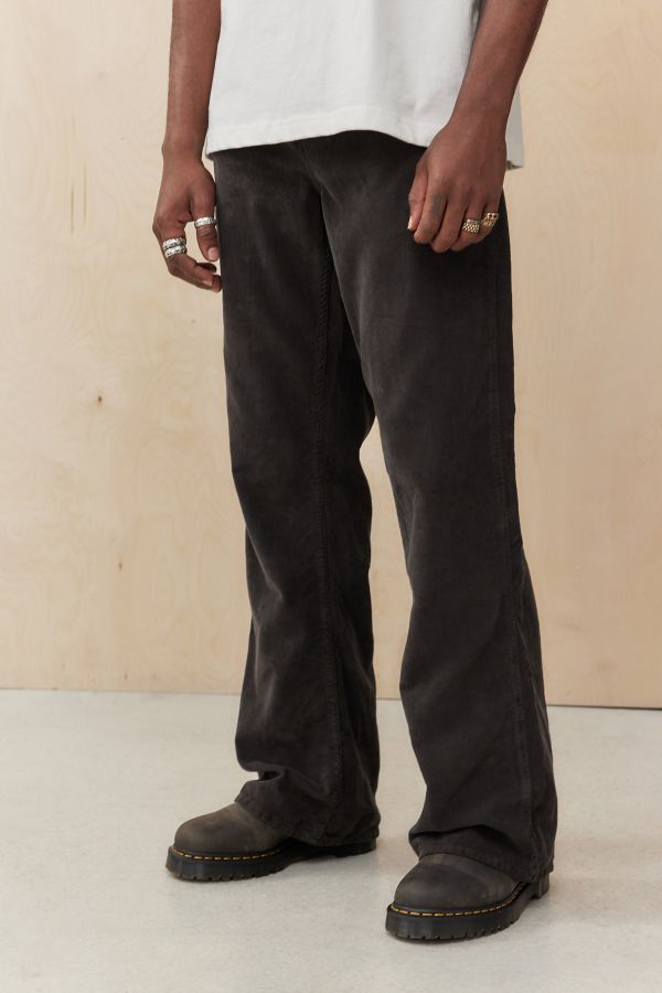 Slide View: 1: BDG Schiefer Bootcut Cord Hosen