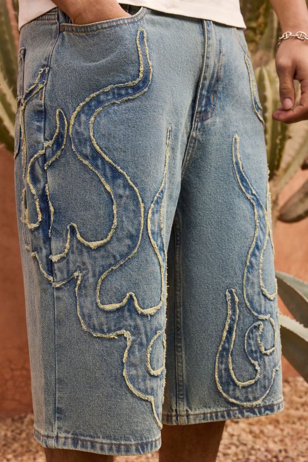 Slide View: 5: Short Ed Hardy UO Exclusif Bleu Flamme Appliqué