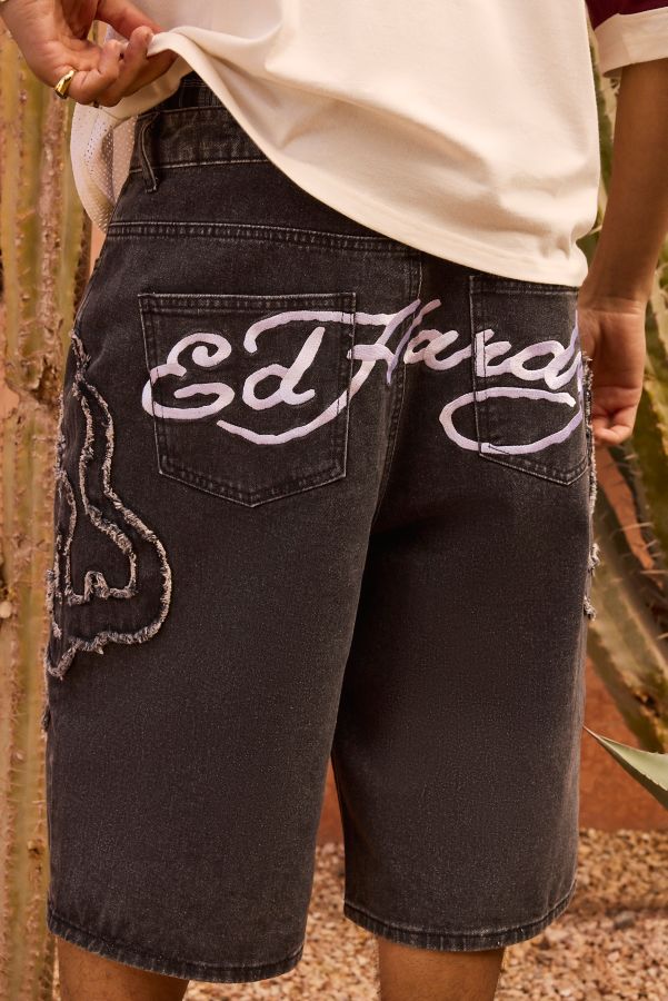 Slide View: 2: Short Ed Hardy UO Exclusif Noir avec Appliqué Flamme