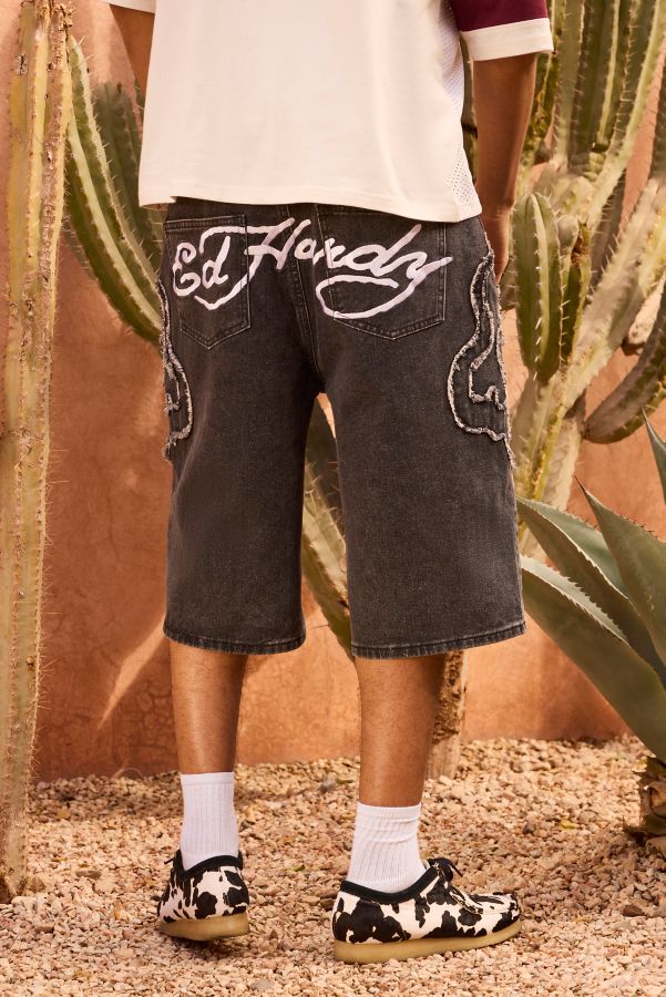 Slide View: 3: Short Ed Hardy UO Exclusif Noir avec Appliqué Flamme