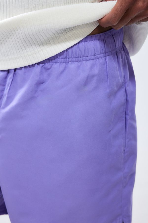 Slide View: 4: Nike Swim UO Exclusive – Badeshorts in Atomviolett