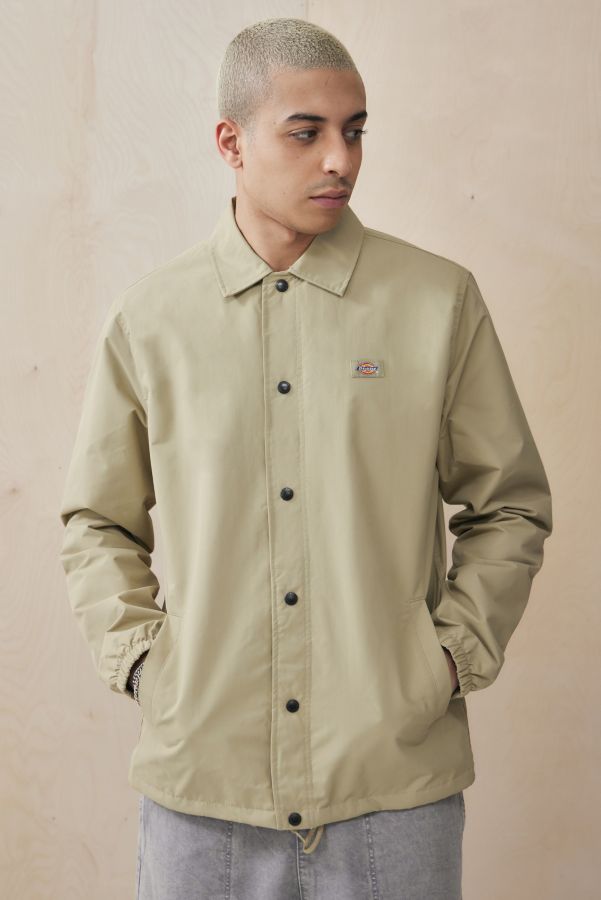 Slide View: 1: Dickies – Coach-Jacke „Oakport“ in Sand