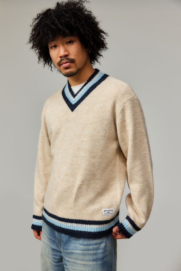 Slide View: 1: BDG Ecru V-Neck Jumper