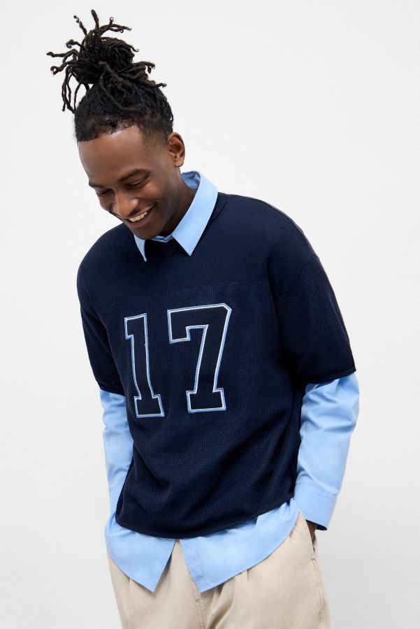 Vista diapositiva: 1: iets frans... Navy Knitted Varsity Top