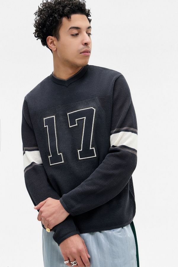 Vista diapositiva: 1: iets frans... Black Knit Long Sleeve Varsity Top