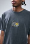 Thumbnail View 2: UO – T-Shirt in verwaschenem Schwarz mit aufgesticktem Fuji-Motiv