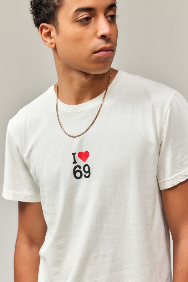 Slide View: 1: UO Ich Liebe 69 T-Shirt