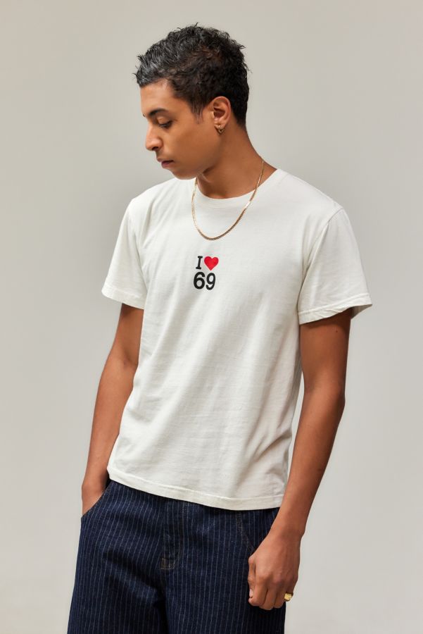 Slide View: 2: UO Ich Liebe 69 T-Shirt