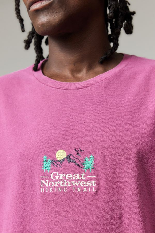 Slide View: 2: UO Nordwest Bestickte T-Shirt