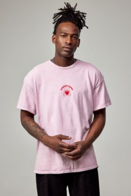 UO Camiseta Rosa Nadie Se Preocupa