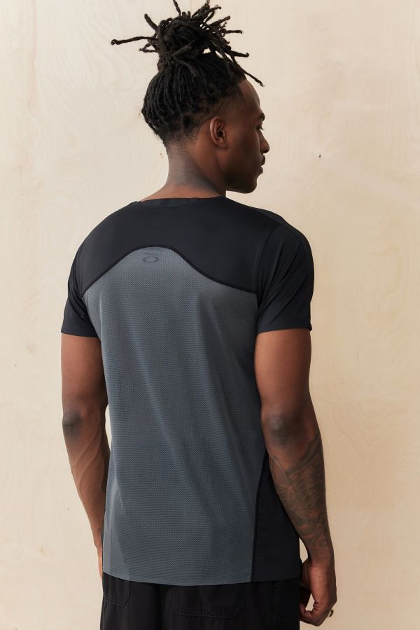 Slide View: 2: Oakley Blackout Verfolgung Pro T-Shirt