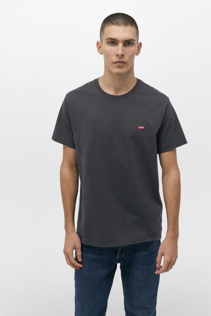 Levi’s Original Logo Washed Black T-Shirt | Urban Outfitters UK