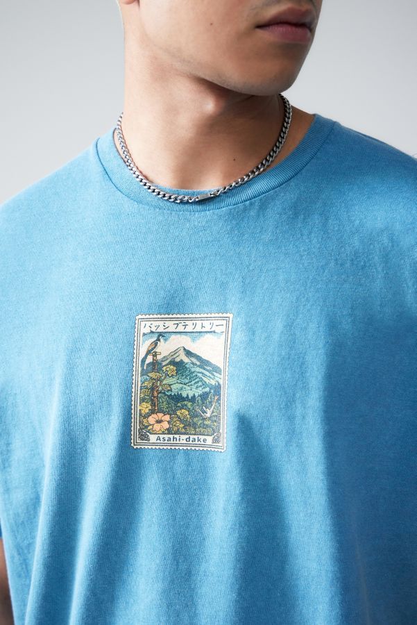 Slide View: 2: UO Blau Mini Berg Motiv T-Shirt