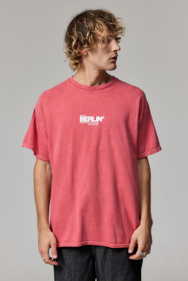 Slide View: 1: UO Berlin T-Shirt