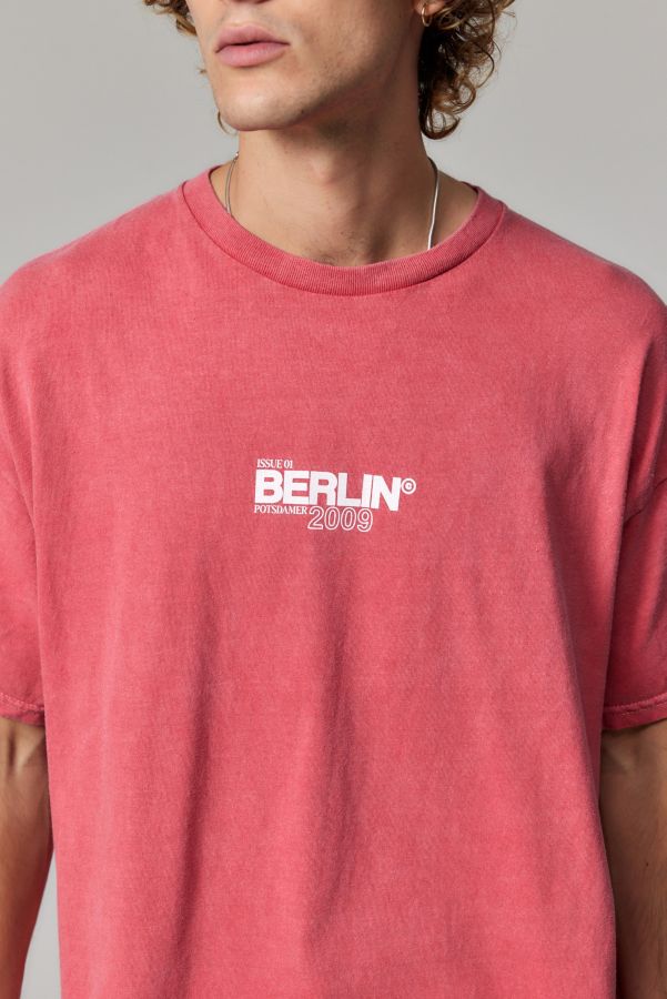 Slide View: 3: UO Berlin T-Shirt