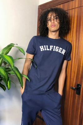 tommy hilfiger t shirt urban outfitters