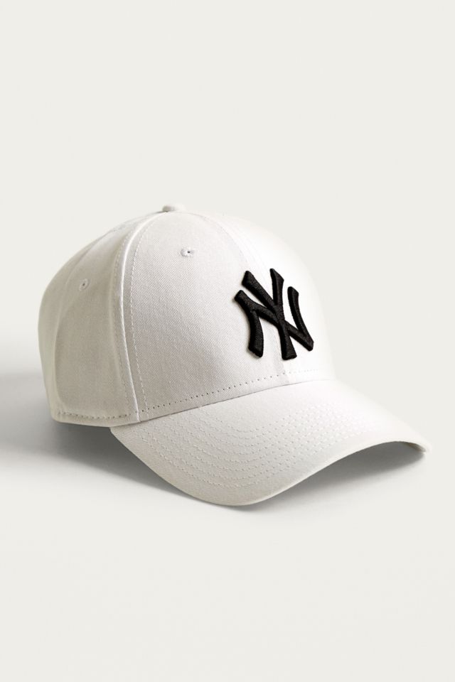 New Era 9FORTY NY Yankees White Cap | Urban Outfitters UK