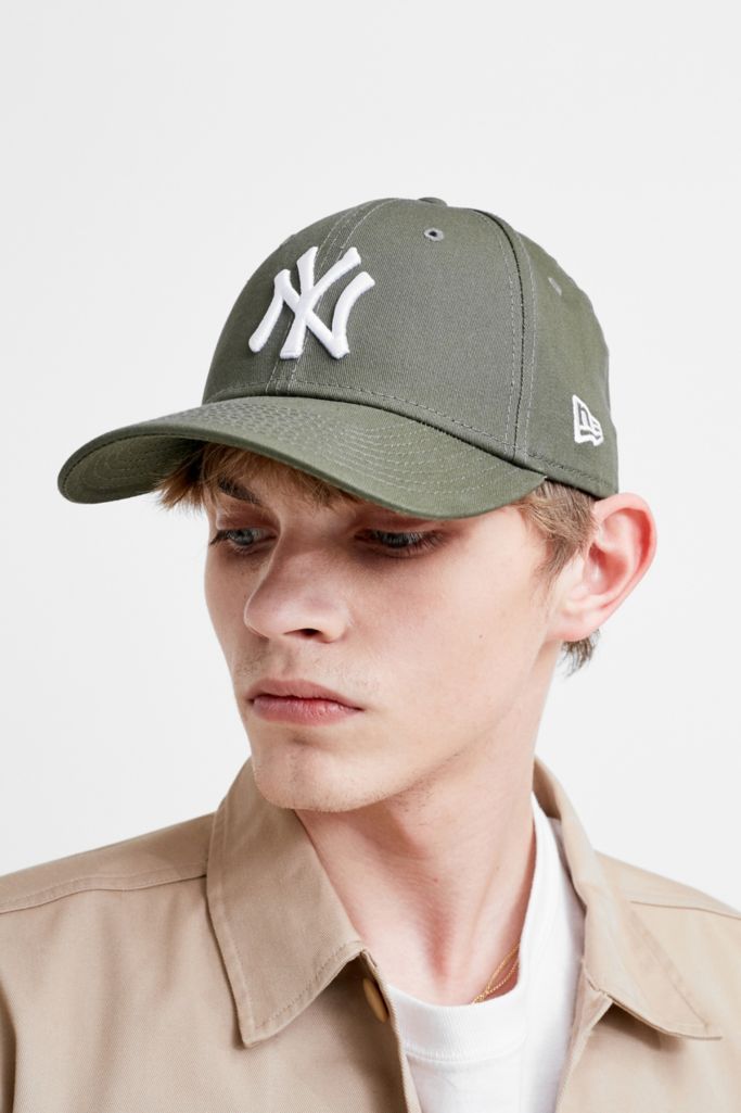 New Era 9FORTY NY Yankees Olive Cap | Urban Outfitters UK