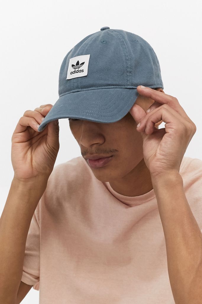 adidas Cap in verwaschenem Grau mit Logoaufnäher Urban Outfitters DE