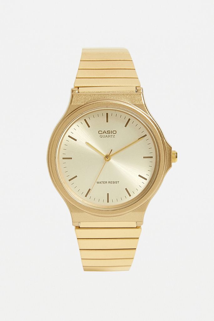Casio Montre Vintage MQ24G en or Urban Outfitters FR
