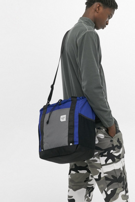 barnes tote herschel