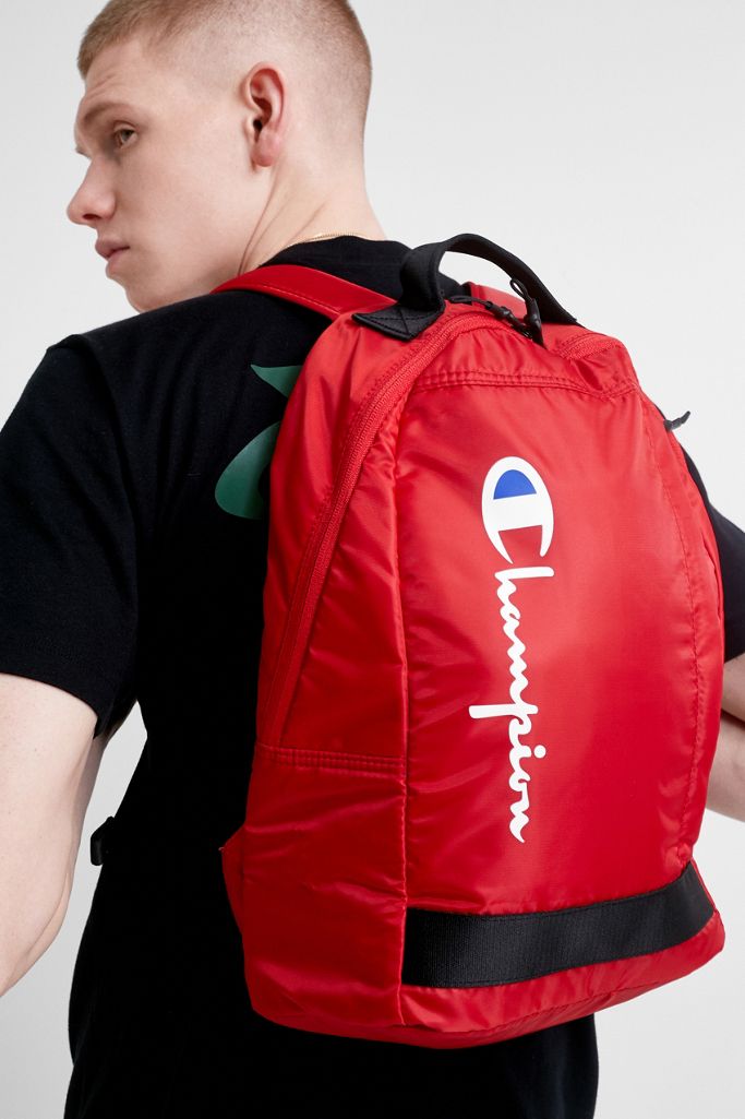 Champion Rucksack in Rot mit Logoschriftzug Urban Outfitters DE