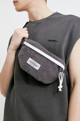 eastpak urban outfitters