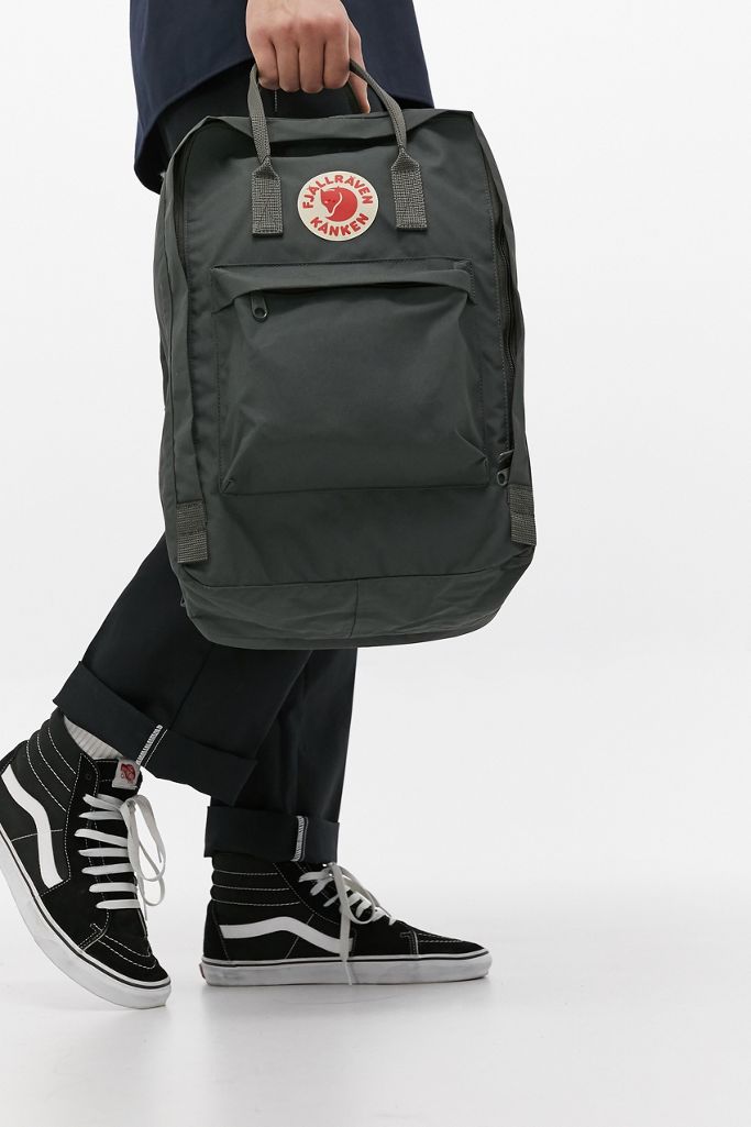 Fjällräven Rucksack „Kanken“ in Waldgrün Urban Outfitters DE