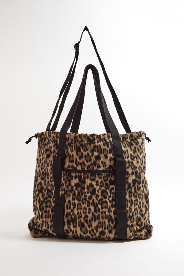 Vista de diapositivas: 4: Bolso Tote UO Estampado de Leopardo de Piel