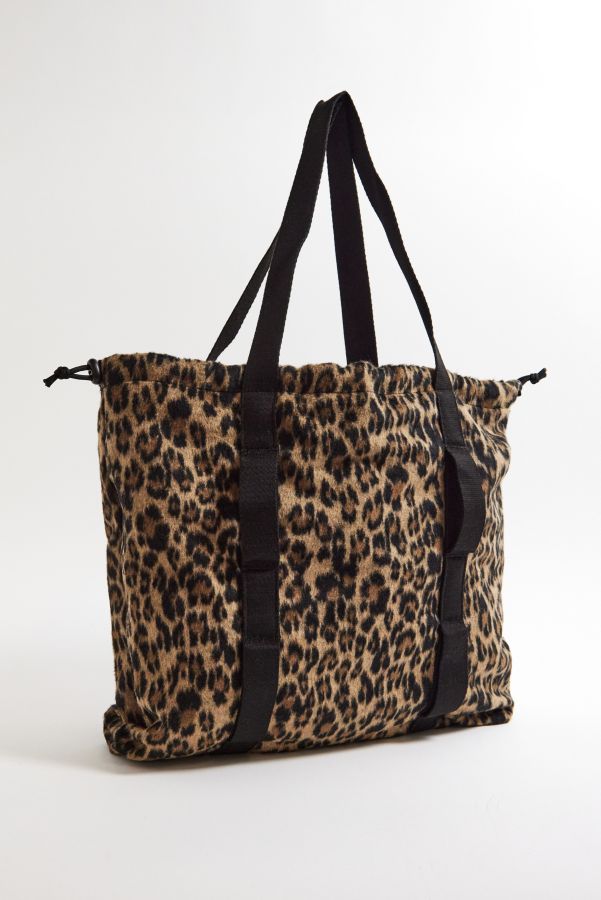 Vista de diapositivas: 5: Bolso Tote UO Estampado de Leopardo de Piel