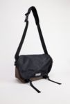 Thumbnail View 2: iets frans... Schwarze Sport-Kuriertasche