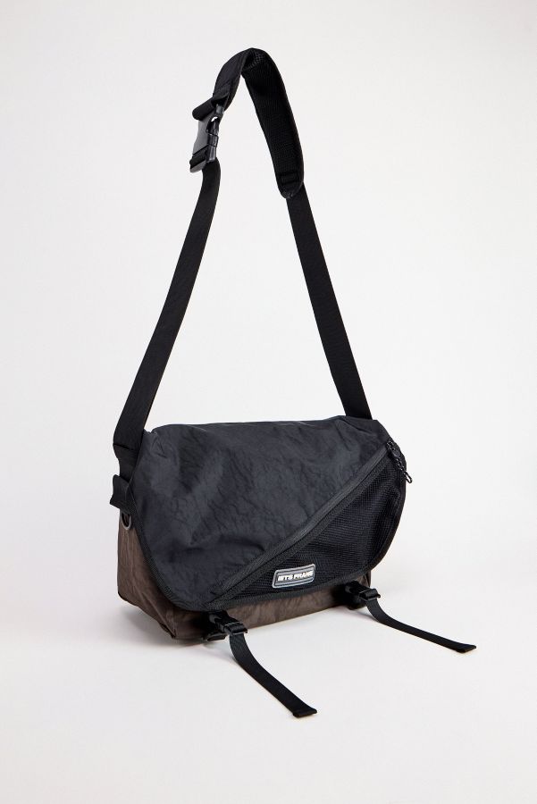 Slide View: 2: iets frans... Schwarze Sport-Kuriertasche