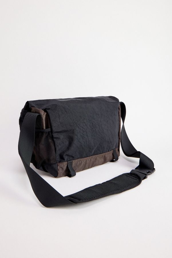 Slide View: 4: iets frans... Schwarze Sport-Kuriertasche