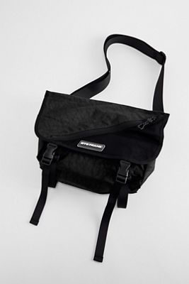 iets frans... Black Sport Messenger Bag