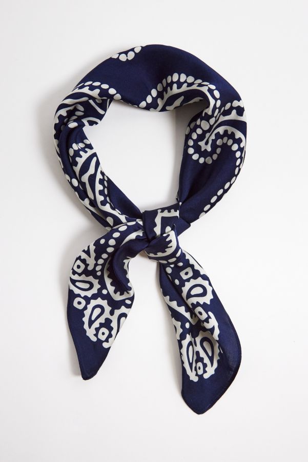 Slide View: 1: Foulard imprimé bandana bleu marine UO