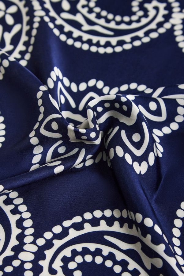 Slide View: 3: Foulard imprimé bandana bleu marine UO