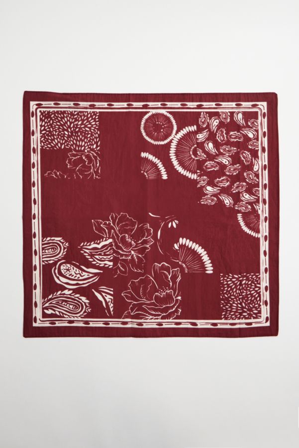 Slide View: 1: Foulard imprimé bandana rouge UO